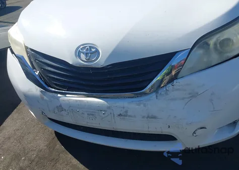 2012 Toyota Sienna Le V6 8 Passenger z USA, uszkodzony, nr VIN 5TDKK3DCXCS197317